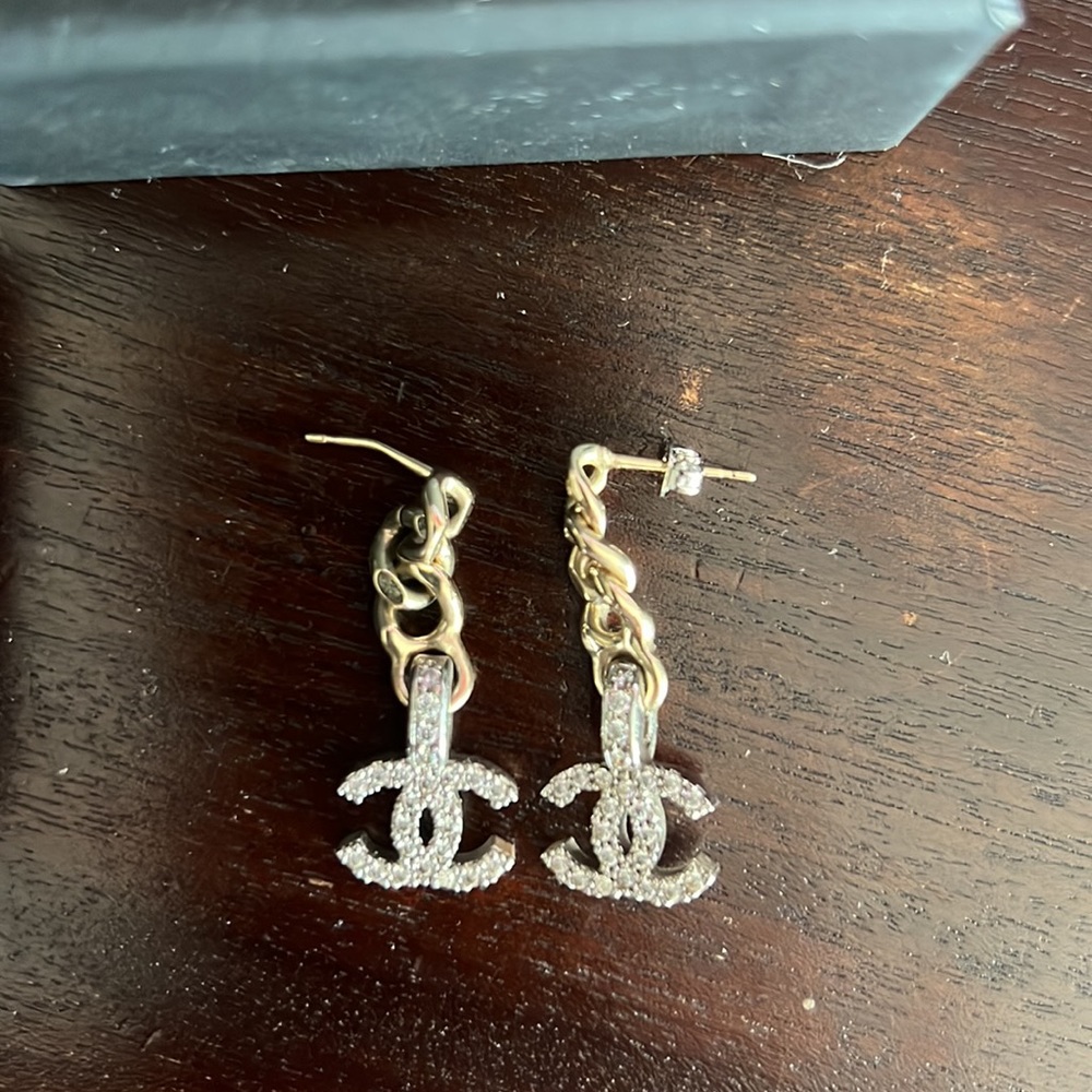 Chanel Chain CC Earrings… - Picture 7 of 9